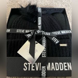 Steve Madden, beanie & scarf GIFT SET